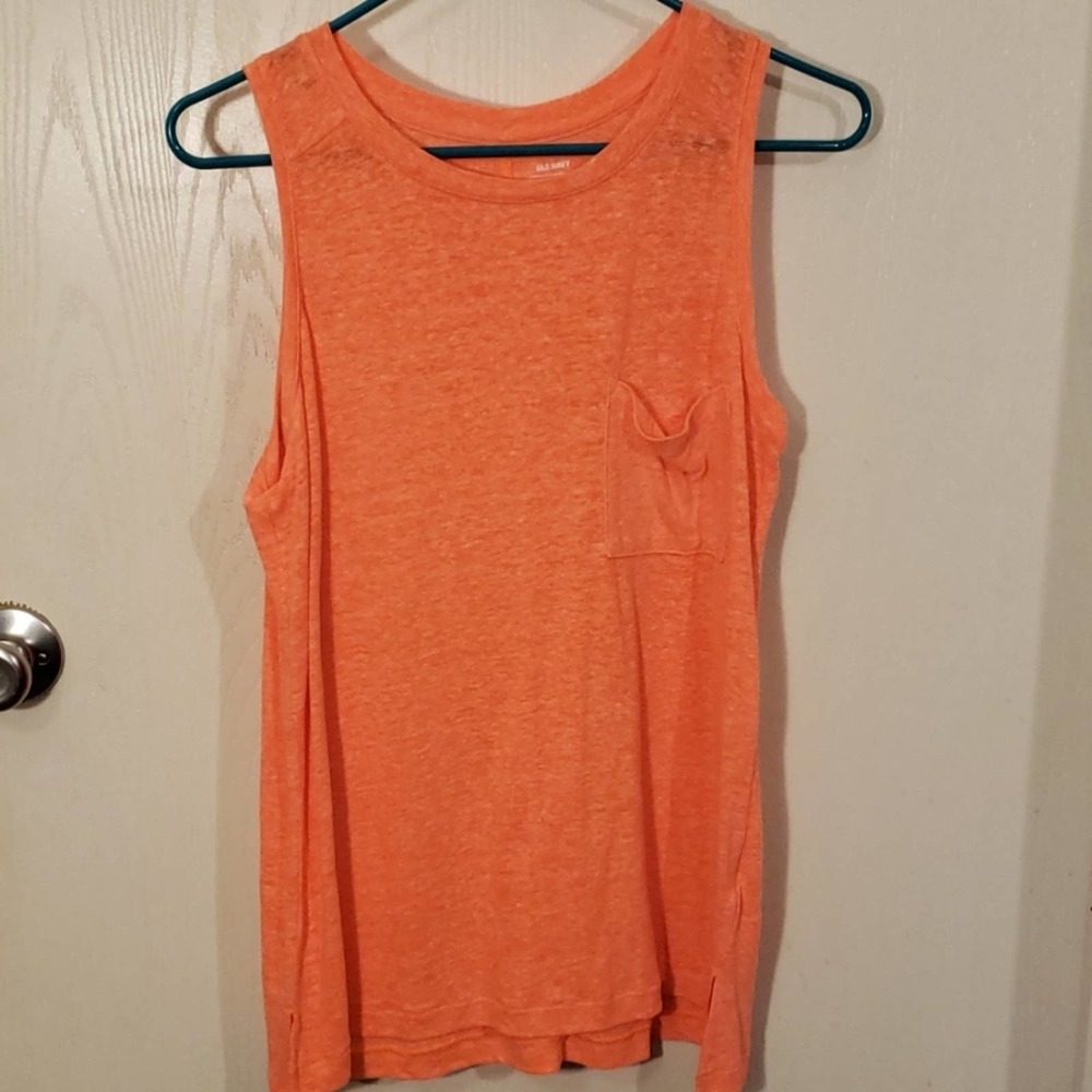 Old Navy sleeveless workout shirt